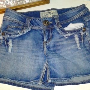 Jolt ripped jean shorts
